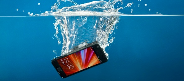 Smartphone-inside-water